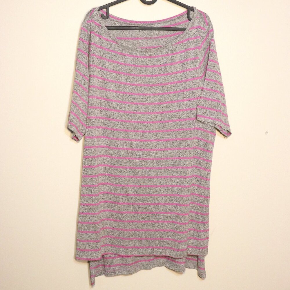 Lane Bryant short-sleeved grey shirt with pink stripes, open crew neck 18/20